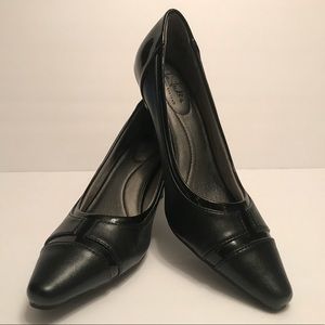 LIFE STRIDE Karlyle Black Ladies heel shoes. 6.5 M